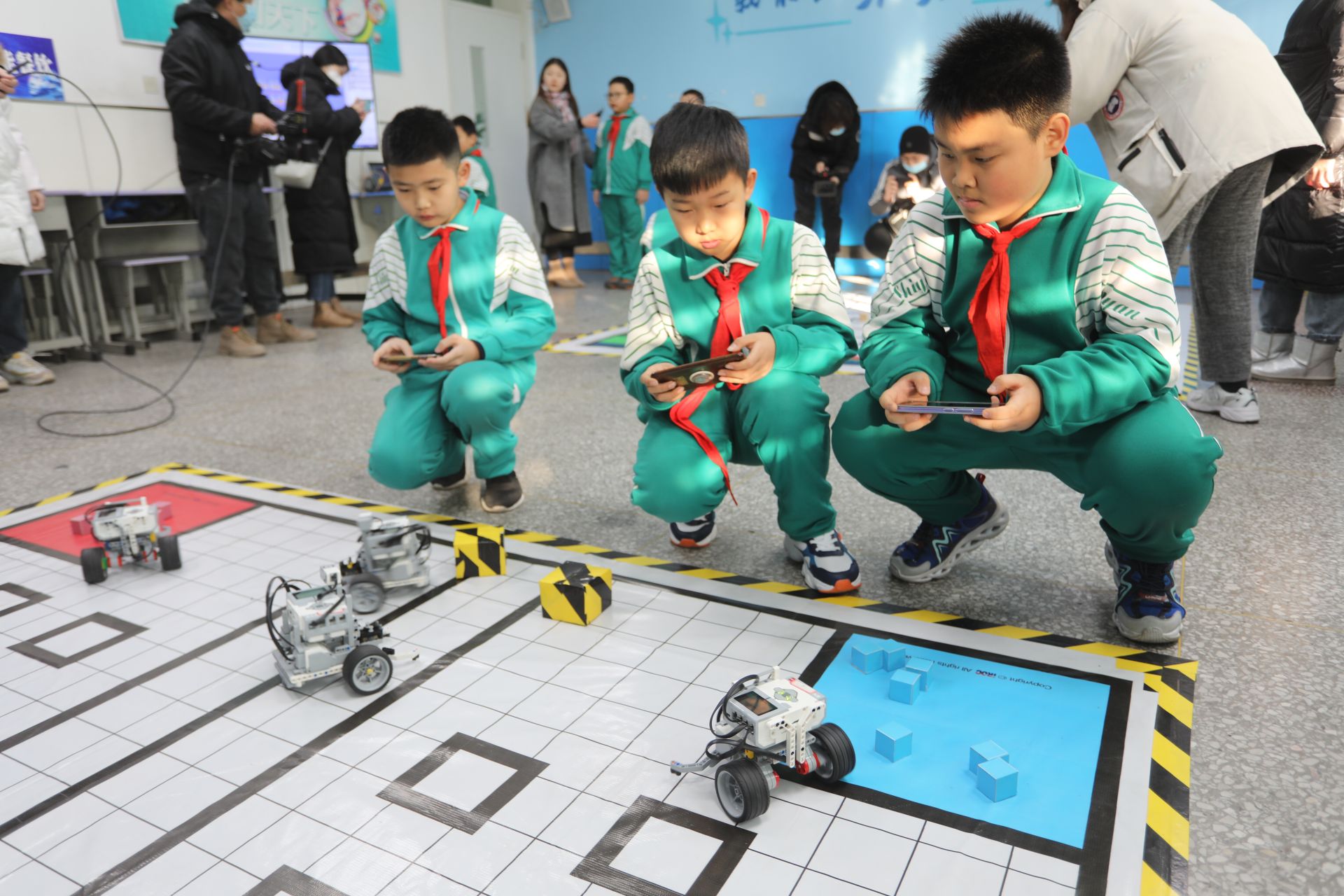 港股收盘(08.05) | 恒指收涨0.68% 医药股再起升势 心动公司(02400)盈喜后大涨24%