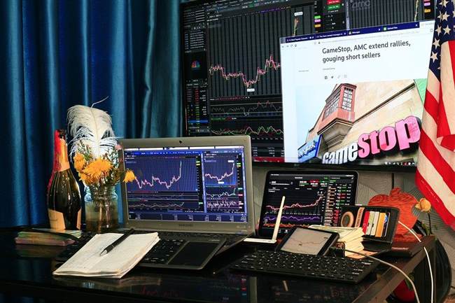 比亚迪赛车场首秀“不按套路出牌”，安全特训让体验升级